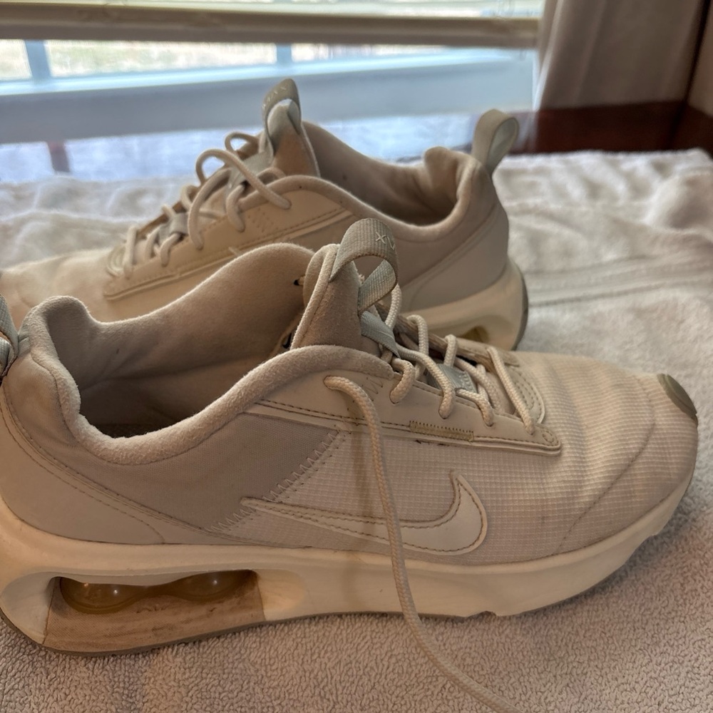 Nike Air Max INTRLK Lite Cream Athletic Shoes